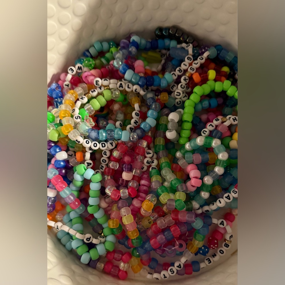 Single Kandi scoop, all age appropriate.